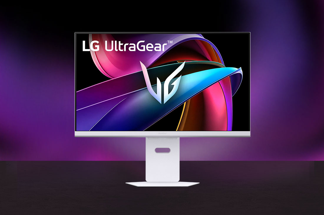 LG UltraGear 32G810SA Monitor mit flachem Display sowie wei?em Rahmen und Standfu?.