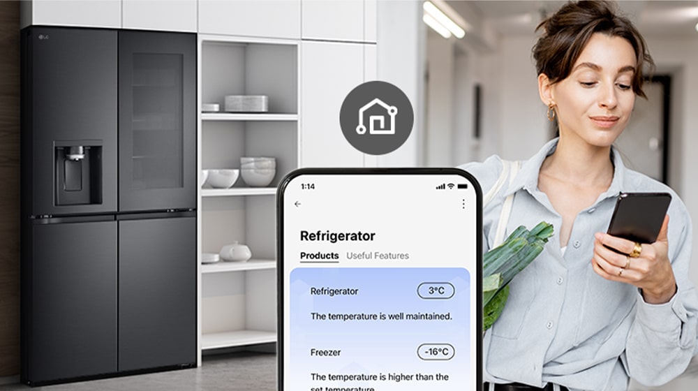 Billedet til h?jre viser en kvinde med en indk?bskurv, som betragter sin mobiltelefon. Billedet til venstre viser forsiden af k?leskabet. Midt mellem billederne er der et ikon, der viser forbindelsen mellem telefonen og k?leskabet.