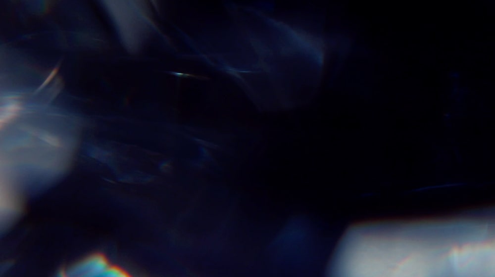" Se muestran piezas de cristal que expresan el diamante negro del Frigorífico LG SIGNATURE"