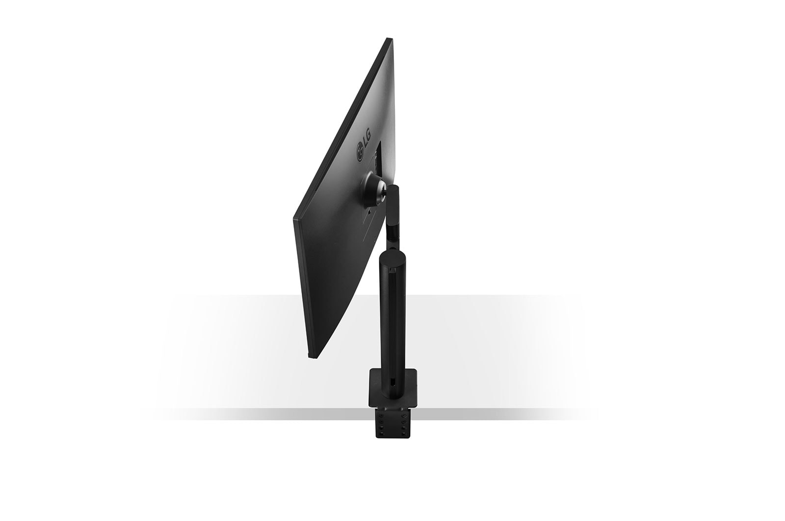 LG Monitor QHD LG Ergo? (Panel IPS: 2560 x 1440p, 16:9, 350cd/m2, 1000:1, sRGB >99%, 75Hz, 5ms); diag. 68,47cm; entradas: HDMI x2, DP x1, USB-A x2, USB-C x1 (P,D, 60W); altavoces 5W ; marcos ultrafinos, G, 27QN880P-B