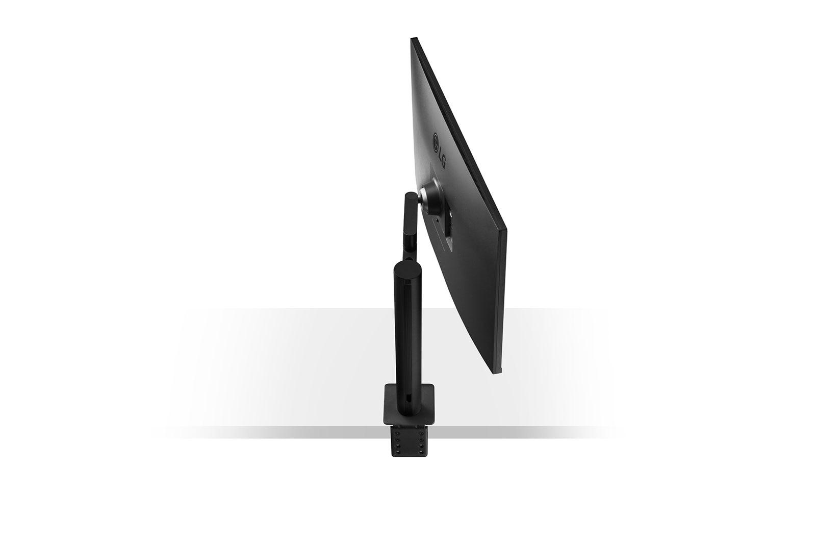 LG Monitor QHD LG Ergo? (Panel IPS: 2560 x 1440p, 16:9, 350cd/m2, 1000:1, sRGB >99%, 75Hz, 5ms); diag. 68,47cm; entradas: HDMI x2, DP x1, USB-A x2, USB-C x1 (P,D, 60W); altavoces 5W ; marcos ultrafinos, G, 27QN880P-B