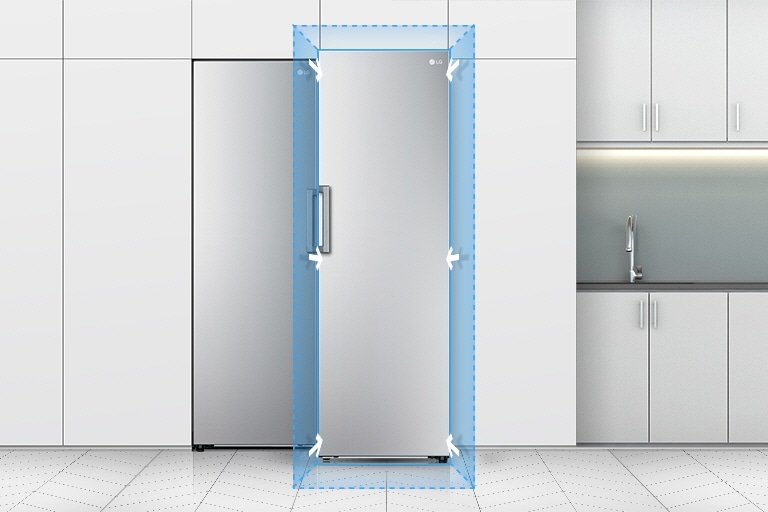 Congelador vertical LG plateado entre armarios blancos, resaltado en azul.