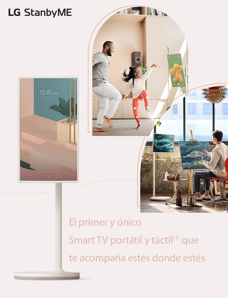 TV cerca del texto: "El primer y único Smart TV portátil y táctil que te acompa?a". El texto está escrito en color rosa oscuro. Hay dos imágenes interiores de estilo de vida recortadas en líneas curvas, cada una de las cuales muestra un televisor colocado en una sala de estudio y en una sala de estar. El logotipo de LG StanbyME aparece en la esquina superior derecha en la versión de escritorio y en la esquina superior izquierda en la versión móvil.