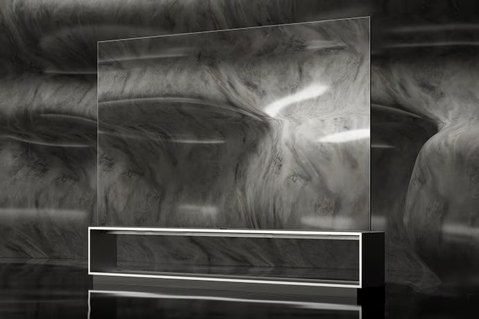 El LG SIGNATURE OLED 8K está de pie en el suelo de mármol gris.
