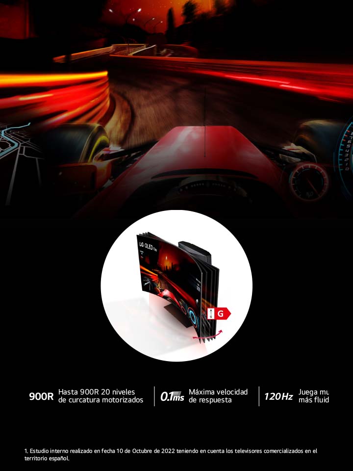 Cuatro televisores LG OLED Flex uno junto al otro en un ángulo de 45 grados. Cada uno muestra un nivel diferente de curvatura. Dos televisores vistos de frente que muestran una carrera en pantalla y dos televisores vistos desde atrás que muestran el sistema de iluminación?Fusion Lighting.