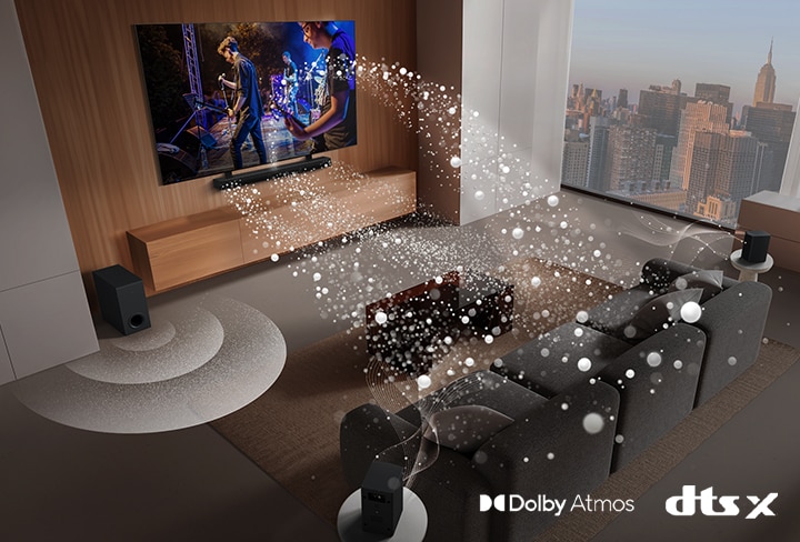 La LG Soundbar, la LG TV, les enceintes arrières et le caisson de basse sont dans le séjour d’un gratte-ciel, diffusant un concert. Des ondes sonores blanches composées de gouttelettes jaillissent de la barre de son, formant une boucle autour du canapé. Caisson de basse créant un effet sonore depuis la base. Logo Dolby Atmos Logo DTS X