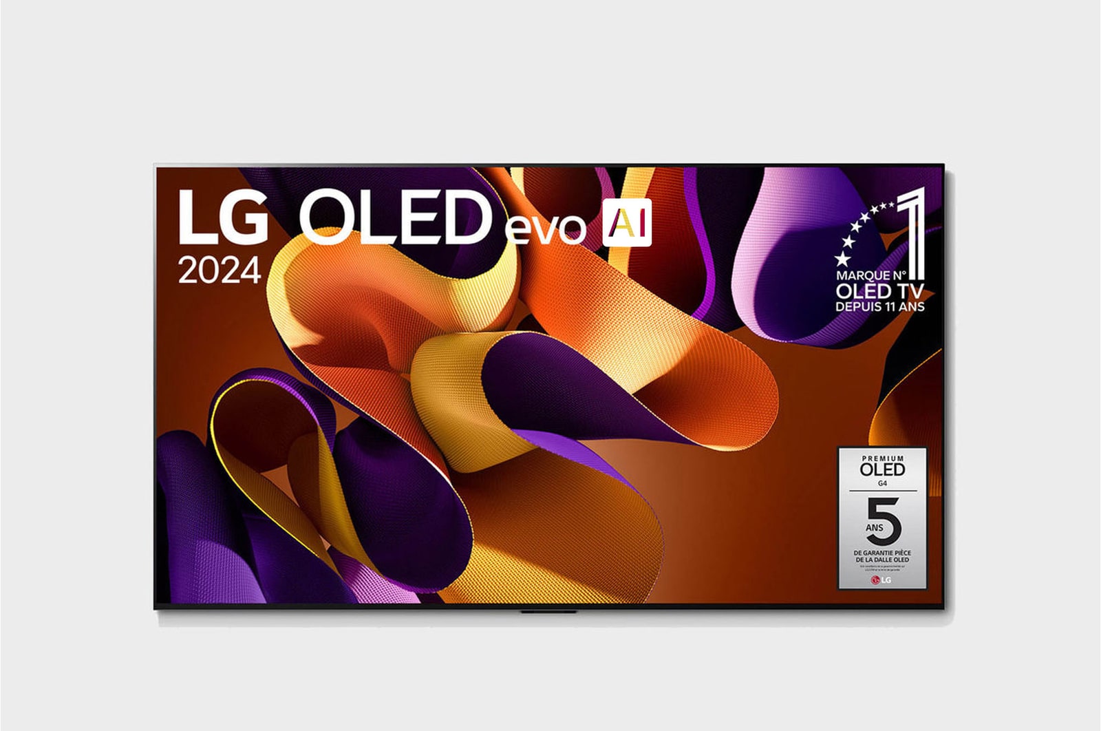 Vue de face avec la TV OLED evo LG, OLED G4, emblème OLED numéro 1 dans le monde pendant 11?ans et logo de la garantie de panneau de 5?ans à l’écran.