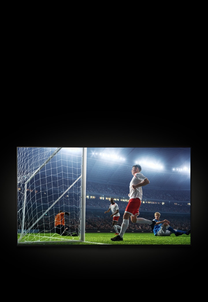 Un film sur l’écran d’une LG TV. Une fenêtre contextuelle appara?t pour montrer le score du dernier match avec l’option de le regarder en direct. Le curseur clique sur Regarder en direct et le téléviseur montre un joueur en train de marquer un but pendant un match de football.
