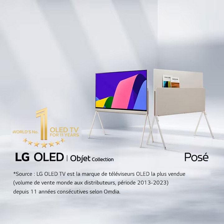 Deux téléviseurs LG Posé placés l'un à c?té de l'autre à un angle de 45 degrés. L'un vu de face montrant des ?uvres d'art abstraites colorées à l'écran et l'autre vu de derrière pour mettre en valeur son arrière polyvalent. L’emblème 10 ans N°1 des téléviseurs OLED est également visible à l’image.