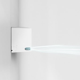 Une vue de c?té du climatiseur avec une douce brise sortant de la pale avant