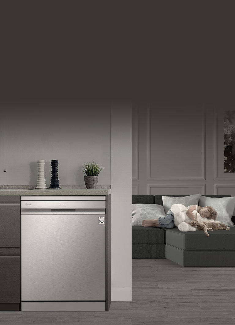 Elle montre un plan intérieur avec un lave-vaisselle.