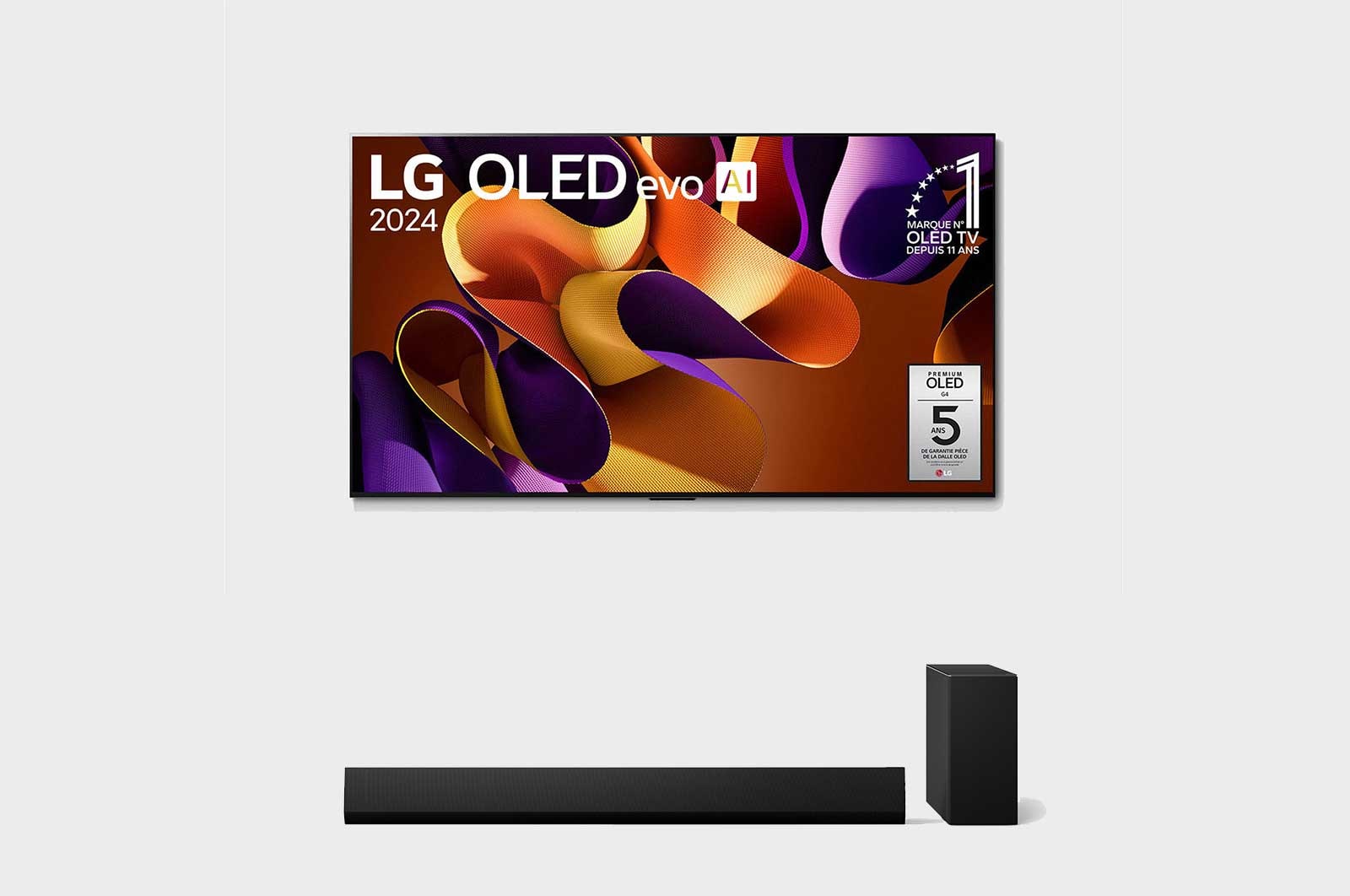 Vue de face avec la TV OLED evo LG, OLED G4, emblème OLED numéro 1 dans le monde pendant 11?ans et logo de la garantie de panneau de 5?ans à l’écran.