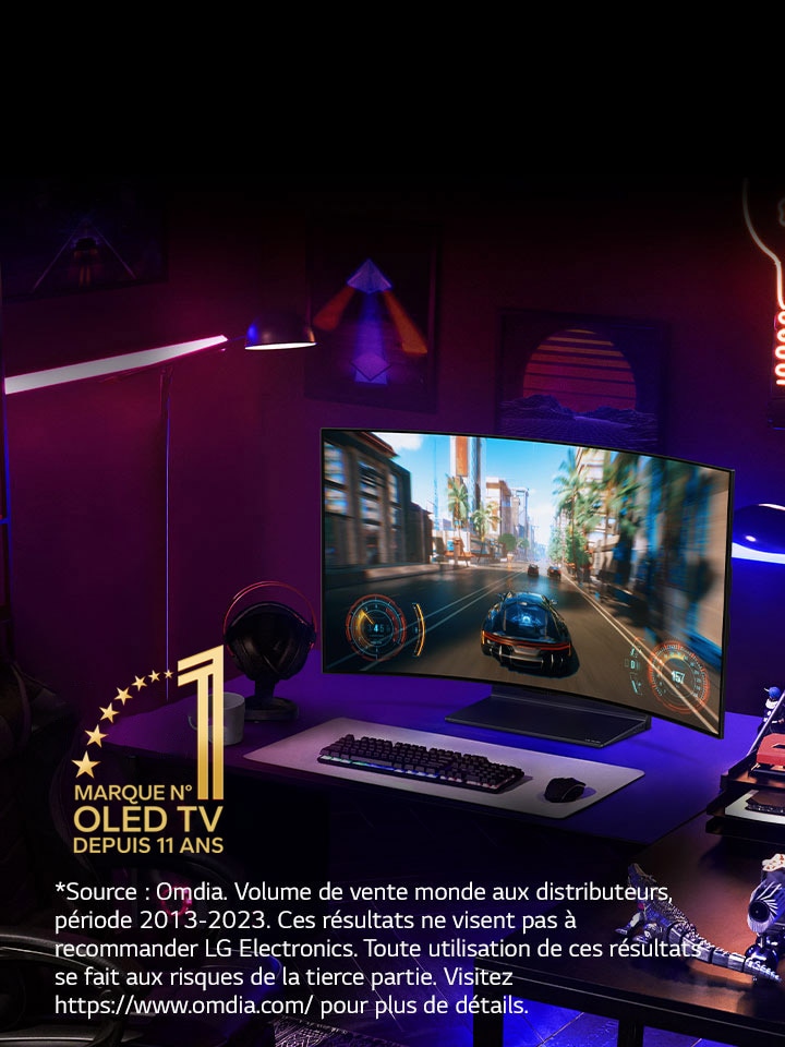 Image du LG OLED evo G3 fixé au mur d’un appartement new yorkais moderne et original, projetant une scène nocturne romantique à l’écran.  L’emblème 11 ans?N°1 mondial des téléviseurs OLED.	