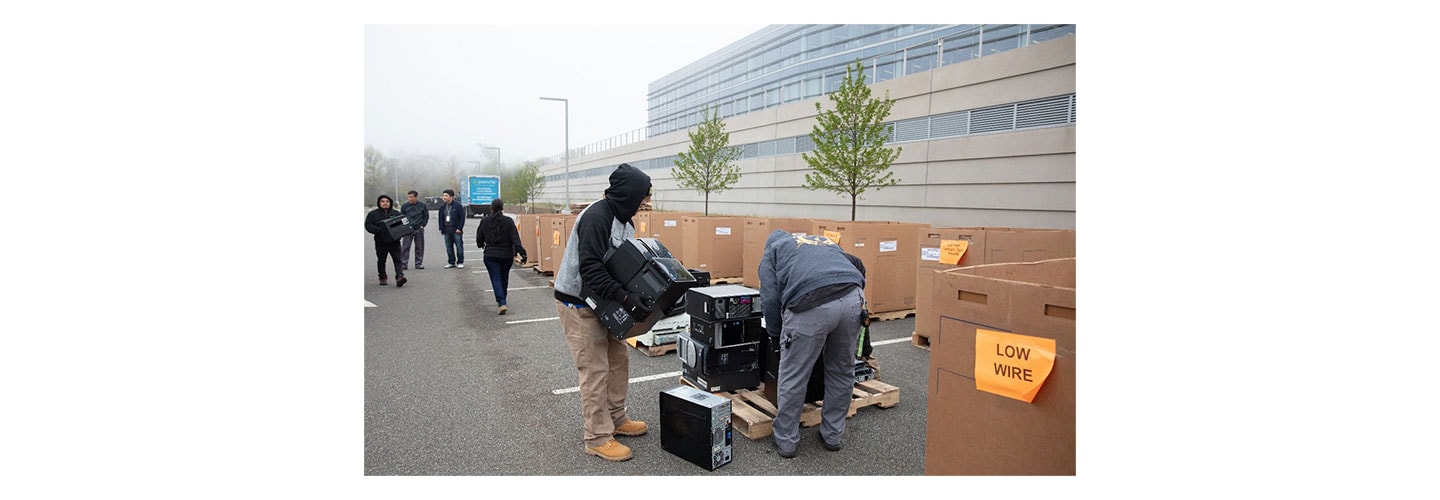 [Earth Day With LG ??] Celebrating Earth Day the LG Way: E-Waste Drive and Color Run