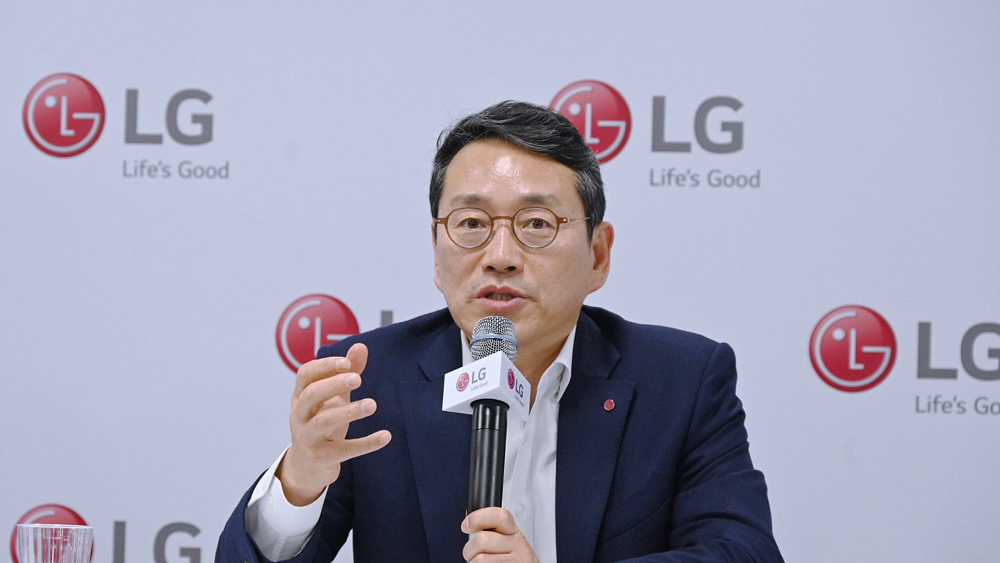 LG CEO William Cho reiterating the company's vision and strategy at the press conference in Las Vagas