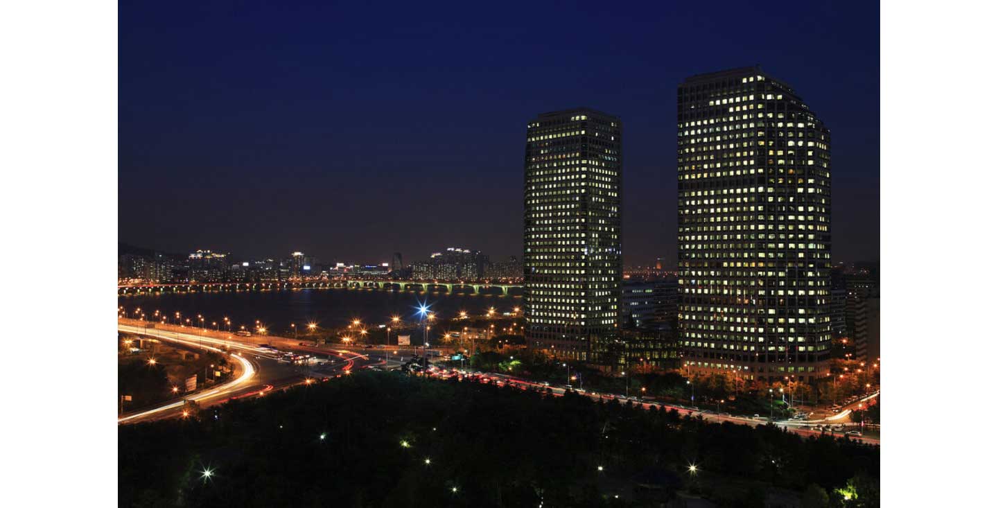 A picture of LG Twin Towers at night