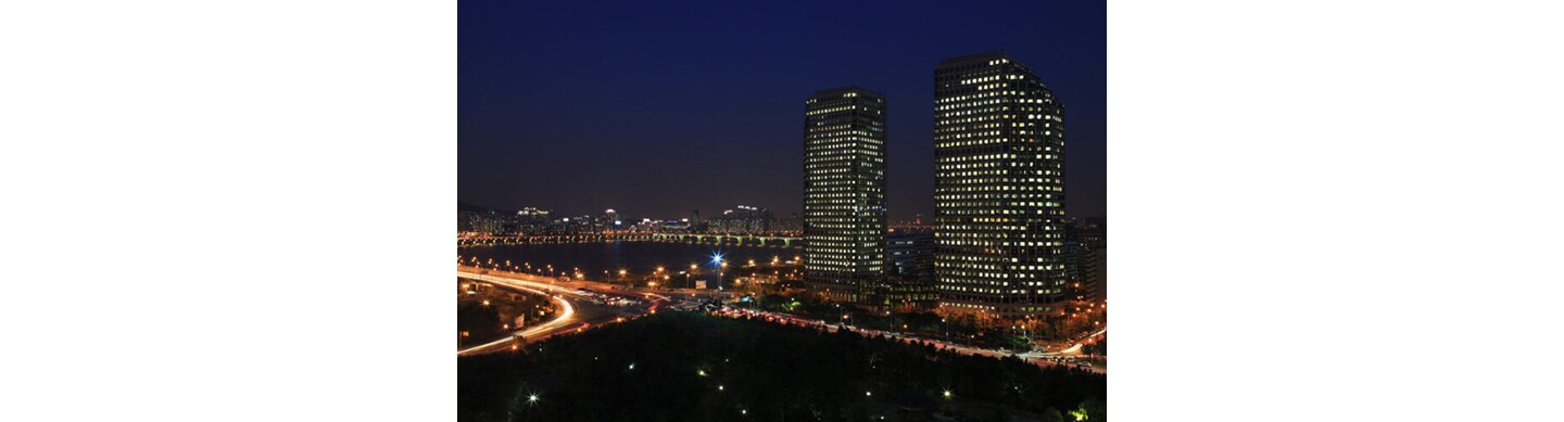 A picture of LG Twin Towers at night