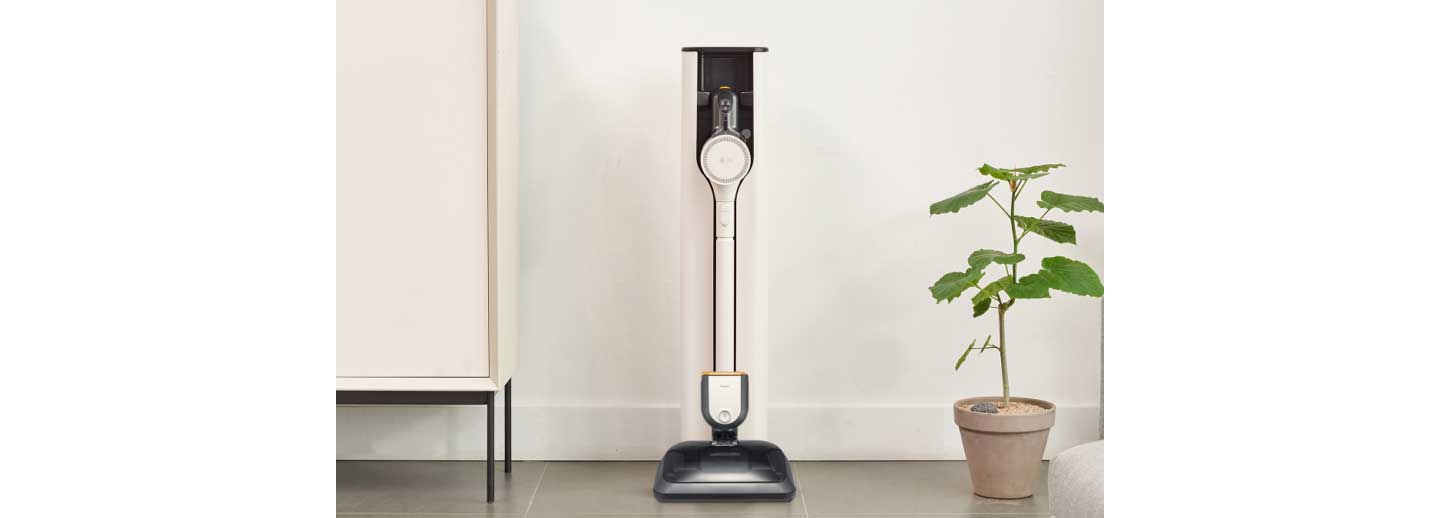 LG CordZero A9 Kompressor? with Steam Power Mop is stored in the All-in-One Tower