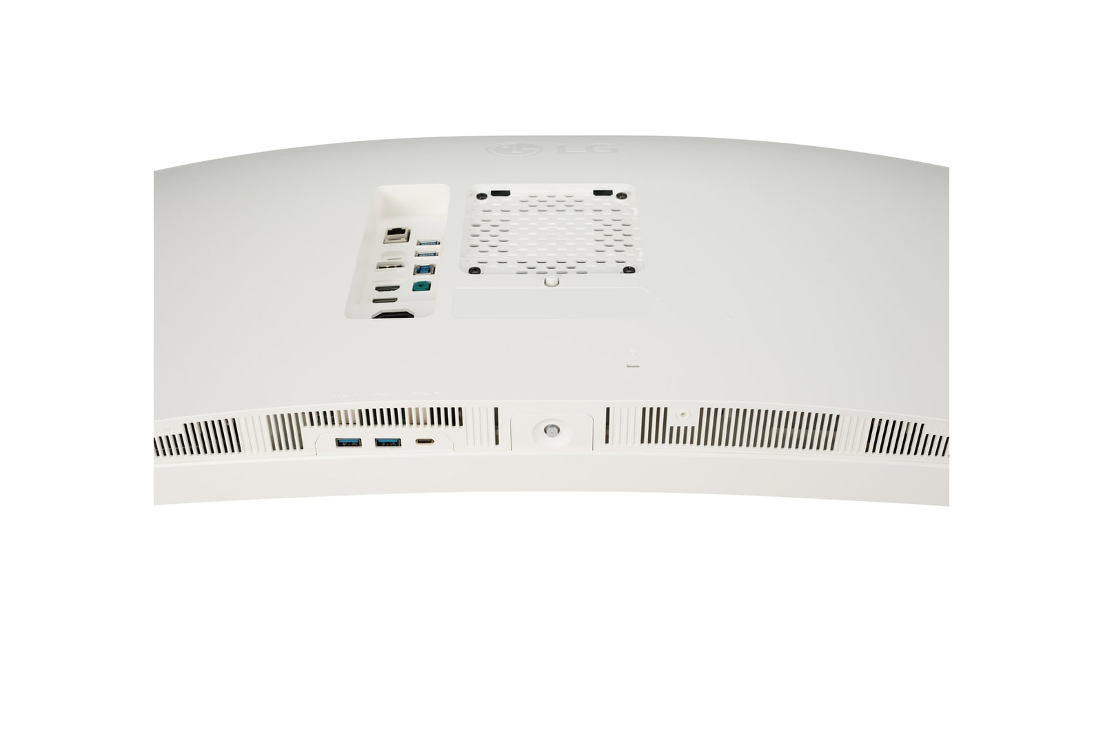 38WR85QC UltraWide? 弧形顯示器底部連接埠的近視圖