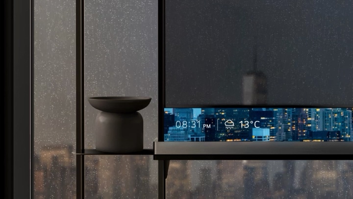 LG Signature OLED T 置於現代空間中，以 T-Bar 顯示資訊。然後轉換為 LG Signature OLED T 和 T-Bar 在顯示資訊的放大畫面。