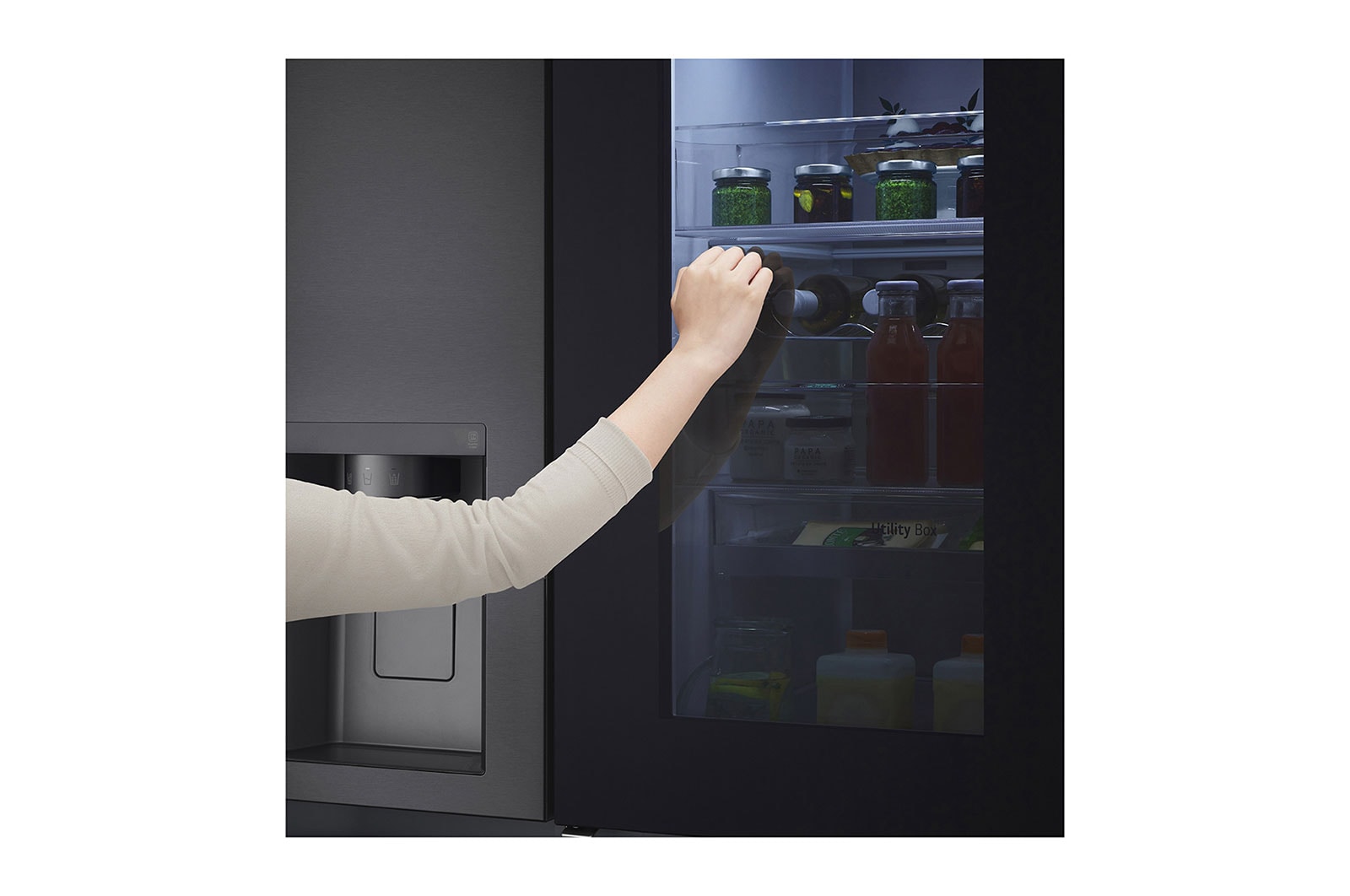 LG InstaView Door-in-Door? Side-by-Side h?t?szekrény DoorCooling+?, Craft Ice? és ThinQ? technológia, 635L kapacitás, GSXV90MCDE