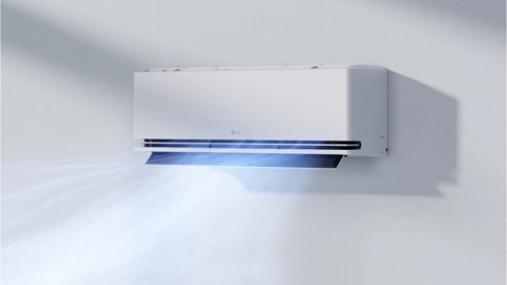 Klimatyzator LG zapewnia cichy, delikatny przep?yw powietrza w nowoczesnym salonie, zapewniaj?c komfortowe warunki.