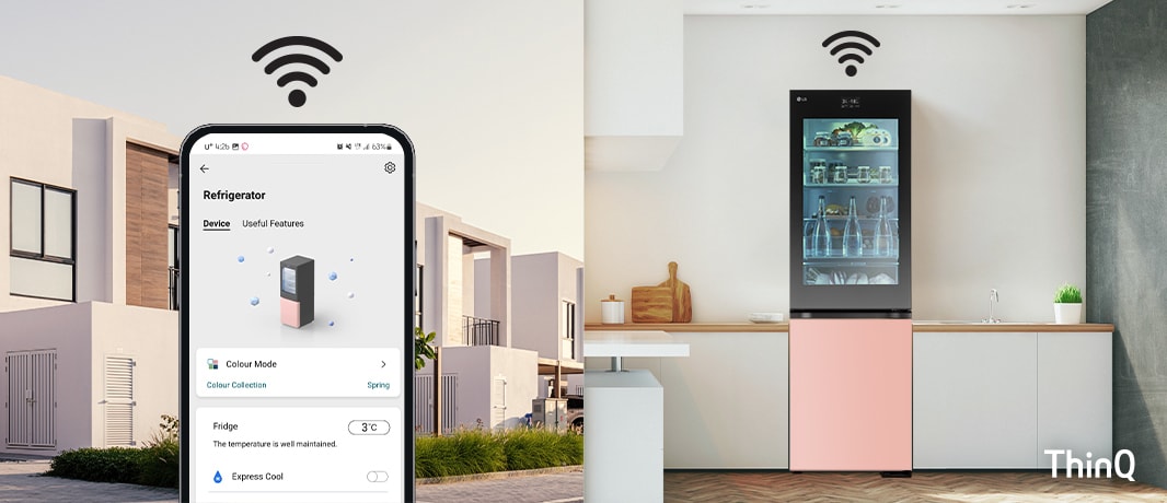 Az osztott kép egyik felén egy okostelefon látható az utcán az LG ThinQ applikáció használata k?zben, a másik felén egy LG InstaView MoodUP Alulfagyasztós h?t?szekrény van a konyhában, melyek Wi-Fi-n keresztül csatlakoznak egymáshoz.