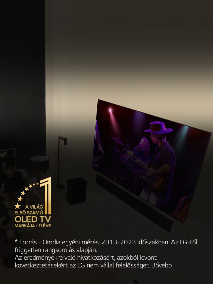 Légi felvétel egy férfiról és egy n?r?l, ahogyan egy modern lakásból nagy OLED TV-n koncertet néznek. A ?World's No. 1 OLED TV for 11 Years” (11 éve a világ els? számú OLED TV-je) embléma látható a képen. A felel?sség kizárására vonatkozó nyilatkozhat sz?vege: "Forrás: Omdia egyéni mérés, 2013-2023 id?szakban. Az LG-t?l független rangsorolás alapján. Az eredményekre való hivatkozásért, azokból levont k?vetkeztetésekért az LG nem vállal felel?sséget. B?vebb információt a mérésr?l a https://www. omdia. com/ weboldalon talál."