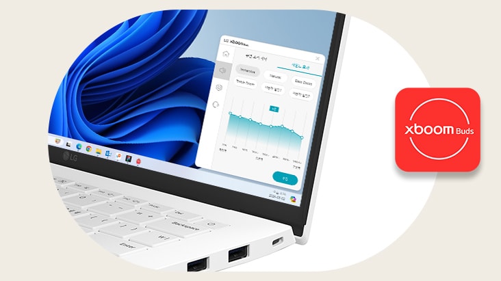 Un angolo di laptop bianco LG Gram mostra la schermata dell'app Xboom. Accanto, è posizionata l'icona dell'app Xboom.