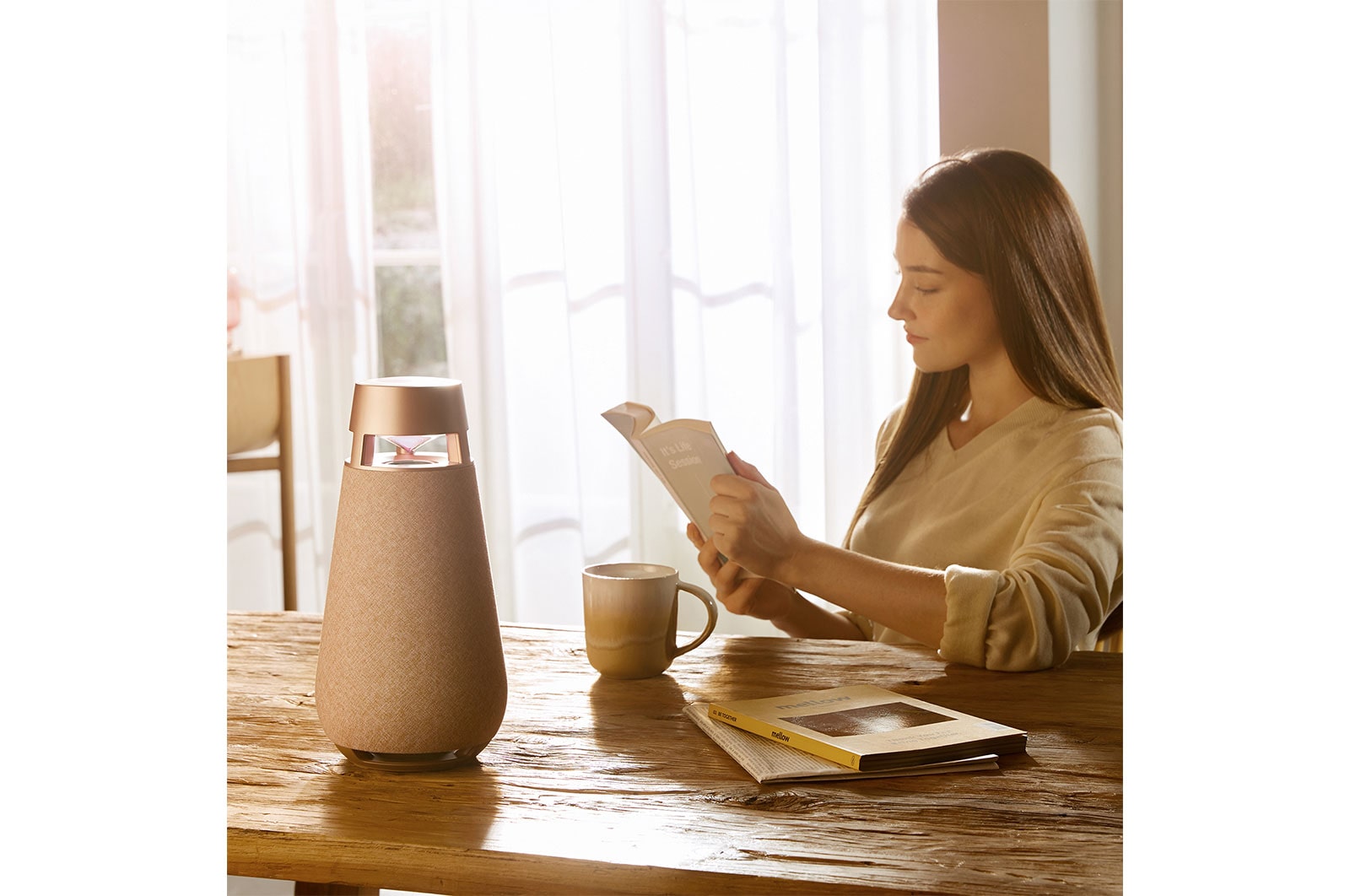 LG XBOOM 360 | Speaker omnidirezionale 50W Serie XO3 | Illuminazione emozionale, IP54, Bluetooth 5.1, Autonomia 24 ore | Beige, XO3QBE