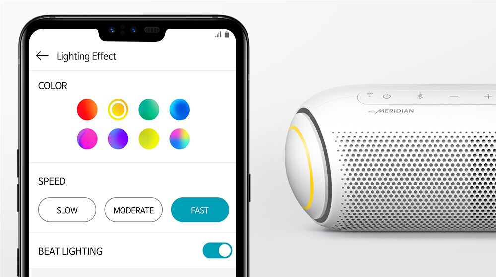 Num fundo branco, encontramos um smartphone com a app que controla a ilumina??o e uma XBOOM Go com luz amarela.