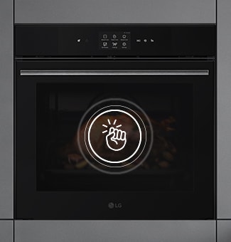  Forno LG integrato in una cucina moderna con pannello di controllo touch e icona luminosa del pugno al centro.