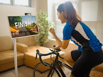 StanbyME si trova nel bel mezzo di un negozio di biciclette. è rivolto all'indietro.