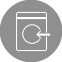 Asciugatrice LG ThinQ con condensa automatica circondata da vestiti piegati di varie tipologie e colori.