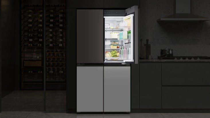 Quando la cucina passa dal giorno alla notte, la luce interna del frigorifero si attenua di conseguenza.