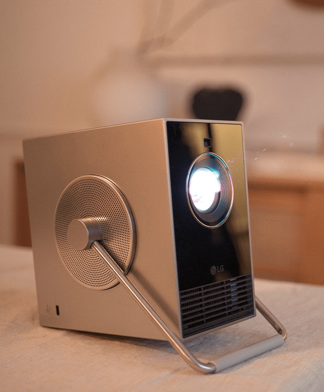Installazione di Cinebeam Q nella sala da pranzo
