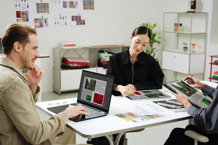 LG gram Pro 2-in-1 è ideale per lavorare in gruppo.