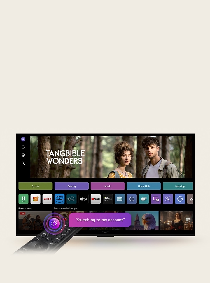 AIボタン付きのLG AI Magic Remoteがハイライト表示されている。AIボタンでユーザーがさまざまなAI機能にアクセスできる方法を示すアイコンが表示されたグラフィックUIの説明がある。このサービスには、AI Voice ID、AI Search、AI Chatbot、AI Concierge、AI Picture Wizard、AI Sound Wizardが含まれている。インターフェースにカーソルを移動させると機能が示され、これはリモートカムをエアマウスのように使用して簡単にポイントアンドクリックできる方法を明らかにしている。