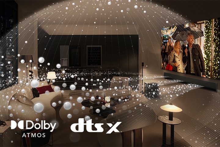モダンなシティマンションに設置されたLG OLED TVとLG Soundbarで、映畫が再生されている様子が斜めから映される。音波を意味する白い粒子がSoundbarとTVから上方および下方に放射され、空間にサウンドドームを形成する。 Dolby Atmosのロゴ DTS Xのロゴ