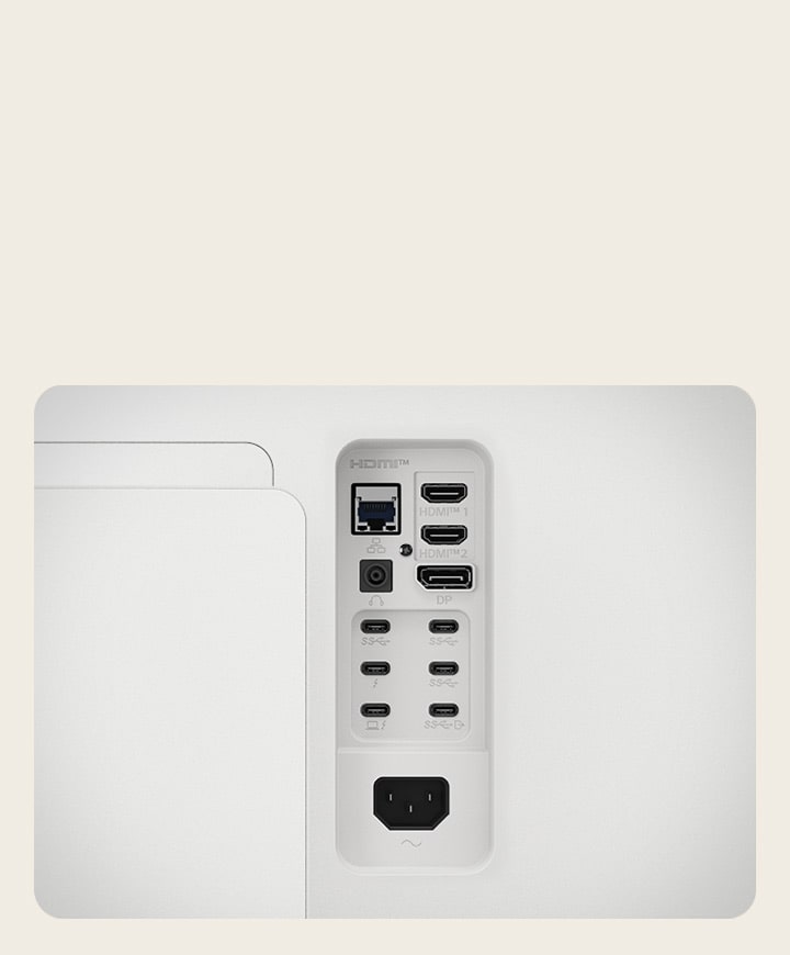 UltraFineモニターポートのクローズアップ。さまざまなケーブル接続が可能であることが示されている。