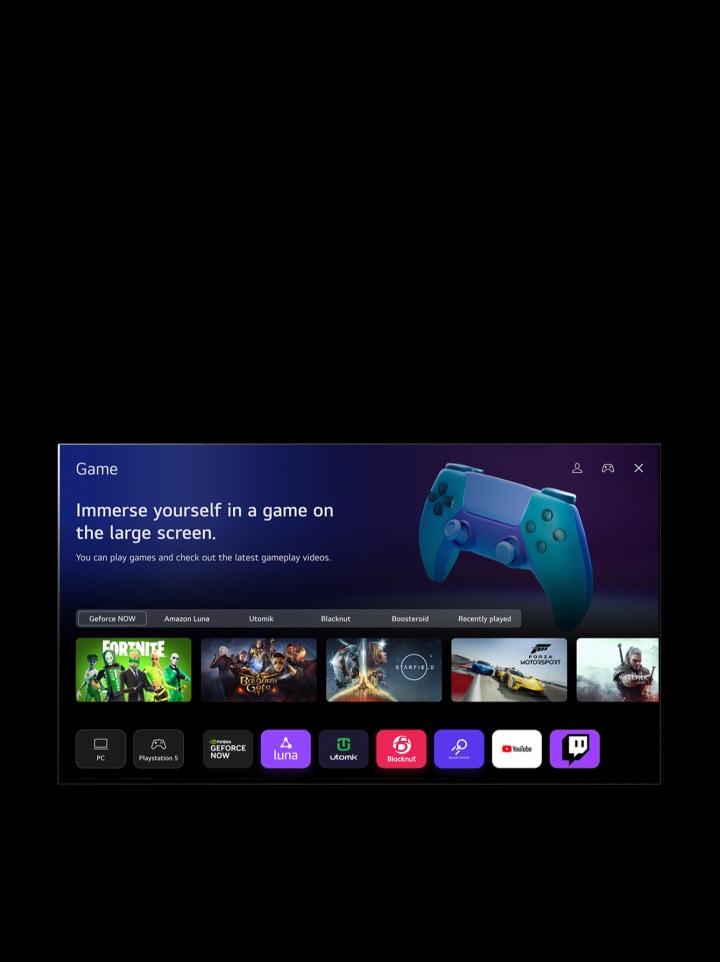 カーソルがスポーツをクリックすると畫面がフェードアウトして、スポーツのホームページと「Register your favorite team/player for more information about league standing, game schedules or any other updates（お気に入りのチームや選手を登録すると、リーグの順位、試合のスケジュールなどの最新情報を確認できます）」および「Popular league list（人気リーグのリスト）」という文字が表示される。5つのサムネイルにサッカー、バスケットボール、野球、クリケット、アイスホッケーというラベルが付けられている。畫面が再びフェードアウトし、カーソルがゲームをクリックすると、ゲームホームページと「Immerse yourself in a game on the large screen. You can play games and check out the latest gameplay videos.（大畫面でゲームに沒入。ゲームをプレイして、最新のゲームプレイ動畫をチェックしましょう）」という文字が表示される。GeForce NOW、Amazon Luna、Utomik、Blacknut、Boosteroid、Recently played（視聴履歴）のボタンの畫像。次のロゴが表示される。GeForce Now、Amazon Luna、Utomik、Blacknut、Boosteroid、YouTube、Twitch。