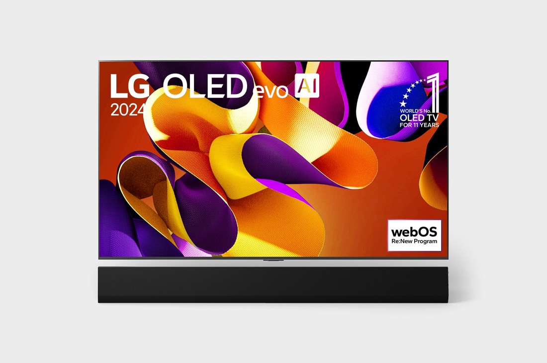 Вид спереди на телевизор LG OLED evo, OLED G4, вид на эмблему ?OLED №1 в течение 11 лет? на экране, а также на расположенную ниже звуковую панель