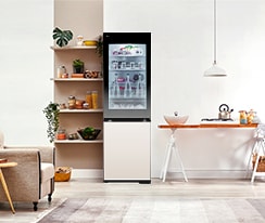 нижняя морозильная камера lg с функцией instaview в белой современной кухне.	