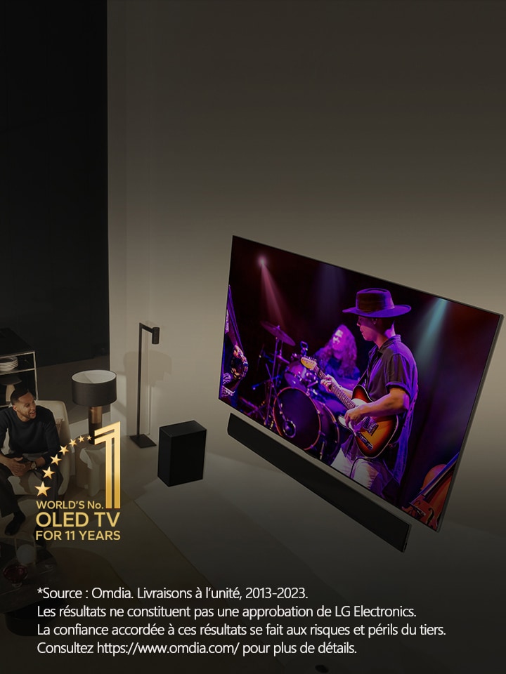 Vue aérienne d’un homme et d’une femme qui regardent un concert sur une OLED TV grand écran dans un appartement moderne. L’emblème ??World's No. 1 OLED TV for 11 Years?? figure dans l'image. Un avis de non-responsabilité est affiché?: ??Source?: Omdia. Livraisons à l’unité, 2013-2023. Les résultats ne constituent pas une approbation de LG Electronics. La confiance accordée à ces résultats se fait aux risques et périls du tiers. Consultez https://www.omdia.com/ pour plus de détails.??