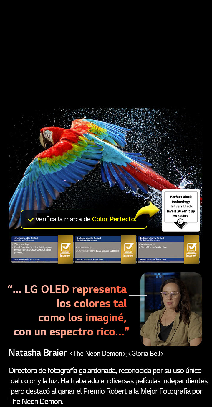 Un loro colorido en ultra alta definición sobre un fondo negro. A su alrededor hay gotas de agua suspendidas en el aire. La imagen muestra un Color Perfecto, ya que cada tono diferente del cuerpo del loro es vibrante y vívido. El fondo oscuro con salpicaduras de agua detalladas también resalta cómo la pantalla está libre de reflejos. Se observan diferentes certificaciones de logotipos de UL e Intertek. Estos se refieren a su 100?% de fidelidad de color, 100?% de volumen de color y su afirmación de ausencia de reflejos. También se observa un texto: Verifica la marca de certificación Color Perfecto.