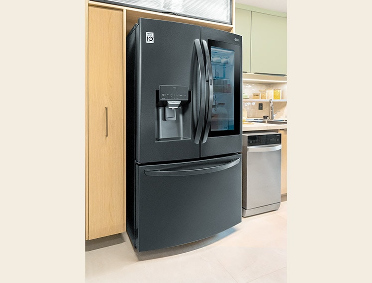 Geladeira LG French Door InstaView na cozinha.