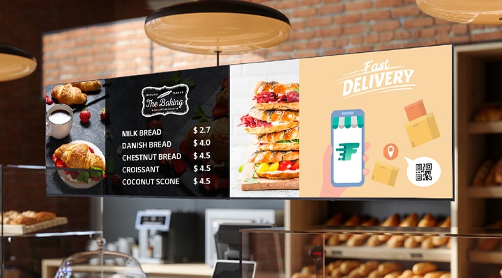 Esta imagen muestra la se?alización digital dentro de una cafetería que muestra un anuncio de servicios de entrega rápida.