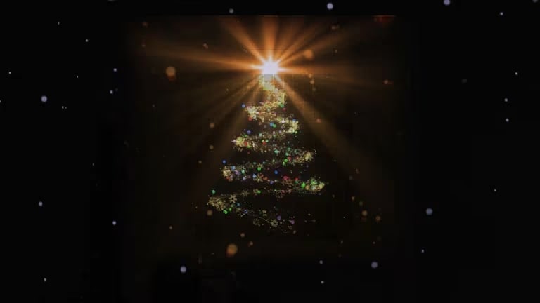 árbol de Navidad iluminado con luces brillantes en un fondo oscuro, con una estrella radiante en la cima.
