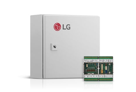  Una caja rectangular blanca con el logo de LG. Un módulo gris más peque?o con conectores verdes se coloca en la parte frontal de la caja.
