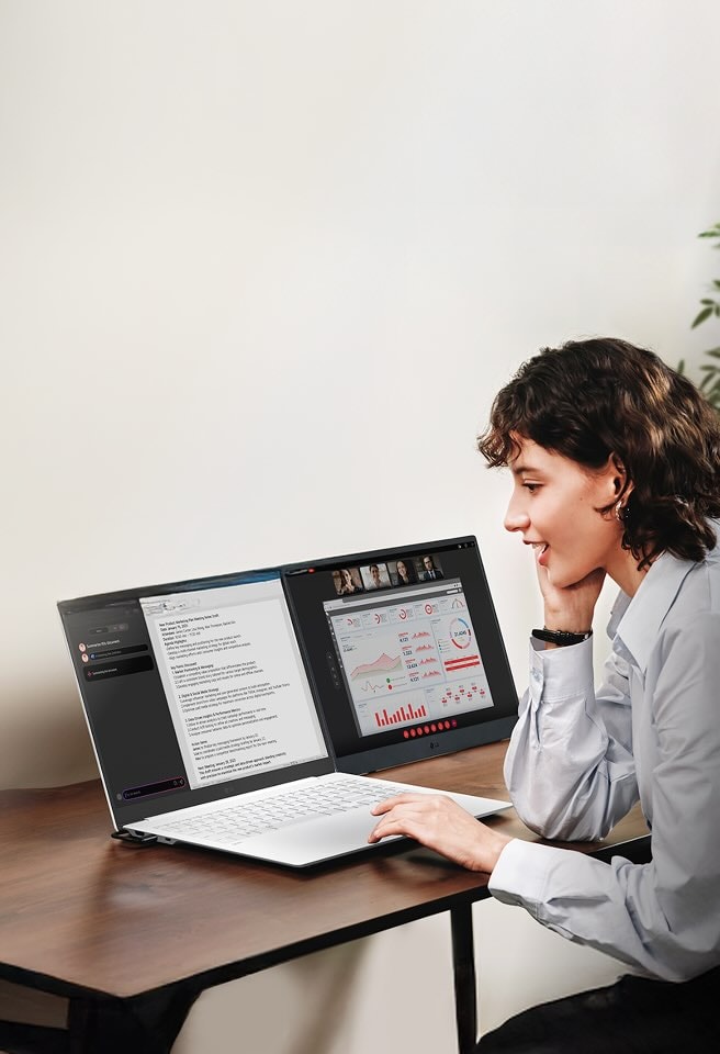 El aire acondicionado LG DUAL Inverter con tecnología ThinQ AI enfría una sala moderna mientras una mujer se relaja en el sofá.